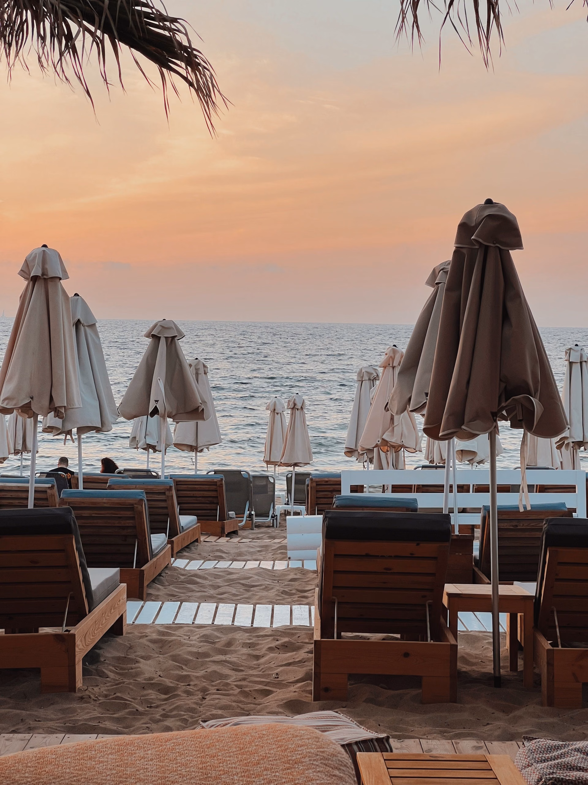 Beach lounge chairs and umbrellas at sunset, Las Mañanitas amenities, San José del Cabo