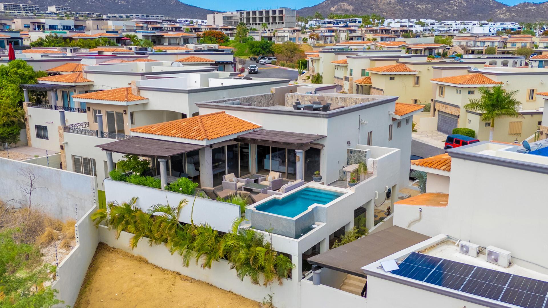 Los Caracoles, Ventanas 85, Cabo Corridor
